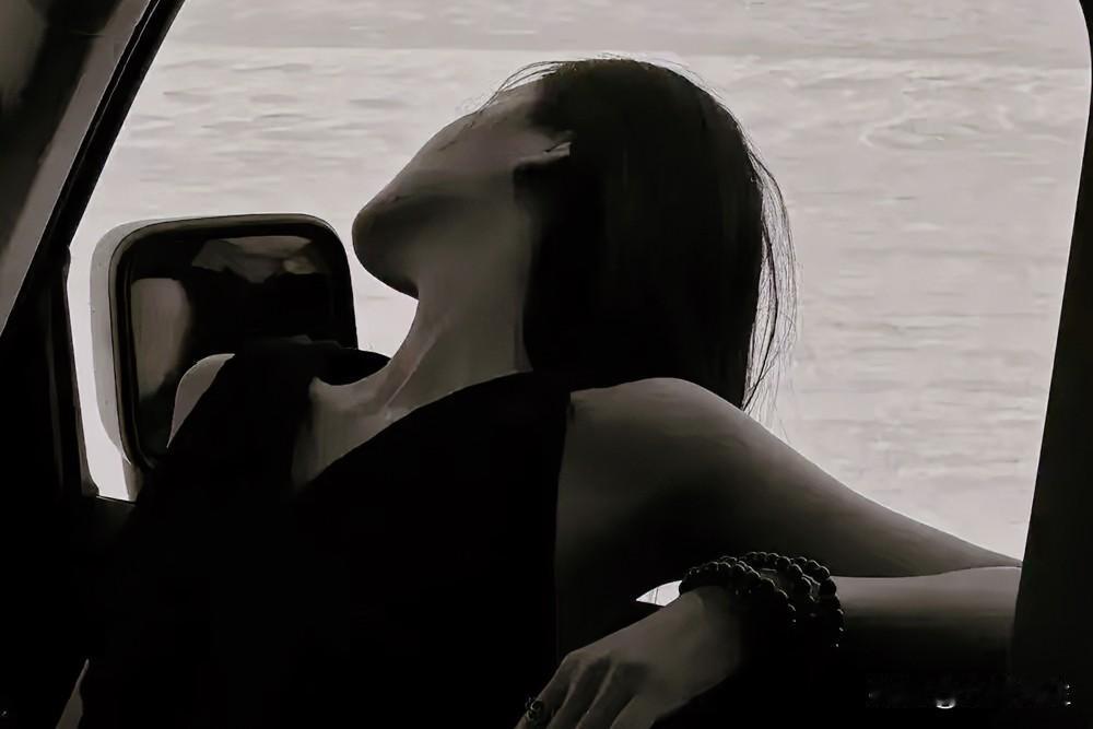 赚钱的方式有三种：
用体力，用脑子，用金钱。

用体力的话，你就老老实实的，
用