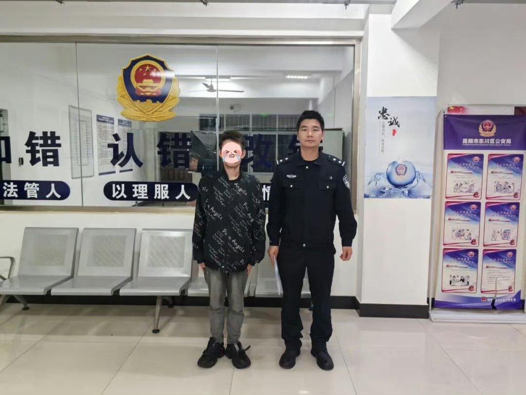 昆明警方辟谣警察卖奶茶“警察卖奶茶”谣言的破除，警示我们警惕“蹭公权热度”的乱象