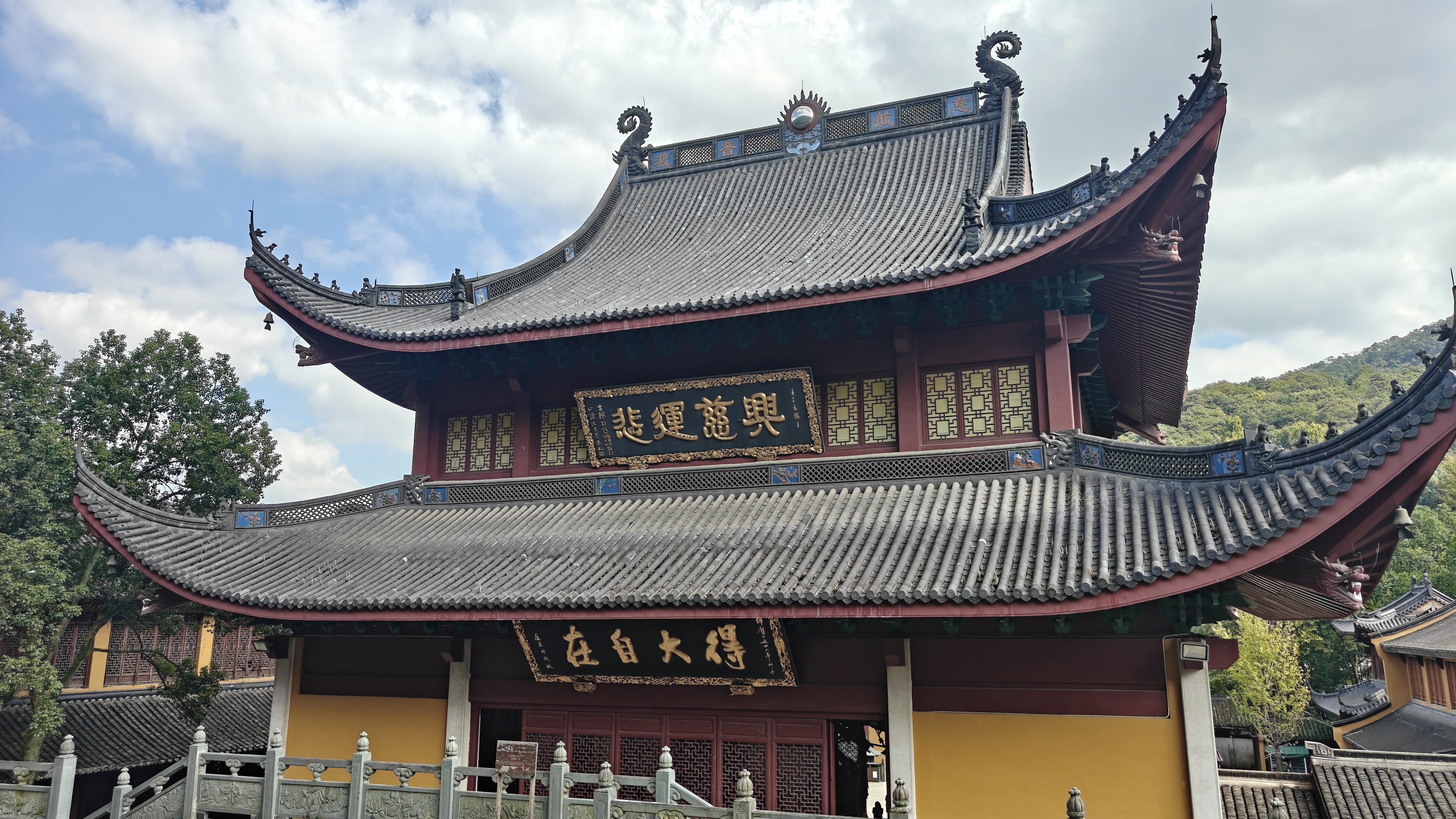 避开人潮，在法净禅寺寻一份宁静，风吹古檐，万事从容。[达咩]  ​​​