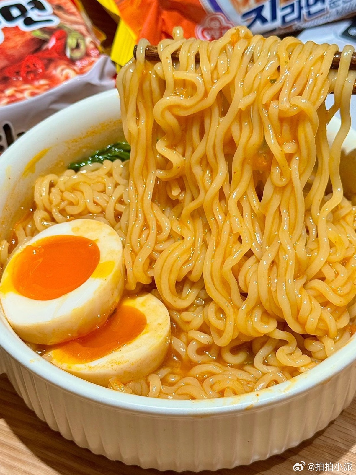 微波炉泡面热量会低吗大家吃泡面喜欢吃口感硬的还是口感软一点的，我觉得硬的泡面有种