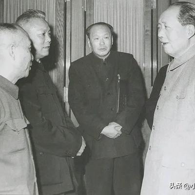 1965年8月3日，李先念同志将《关于稳定农民粮食负担问题的汇报提纲》报送毛泽东
