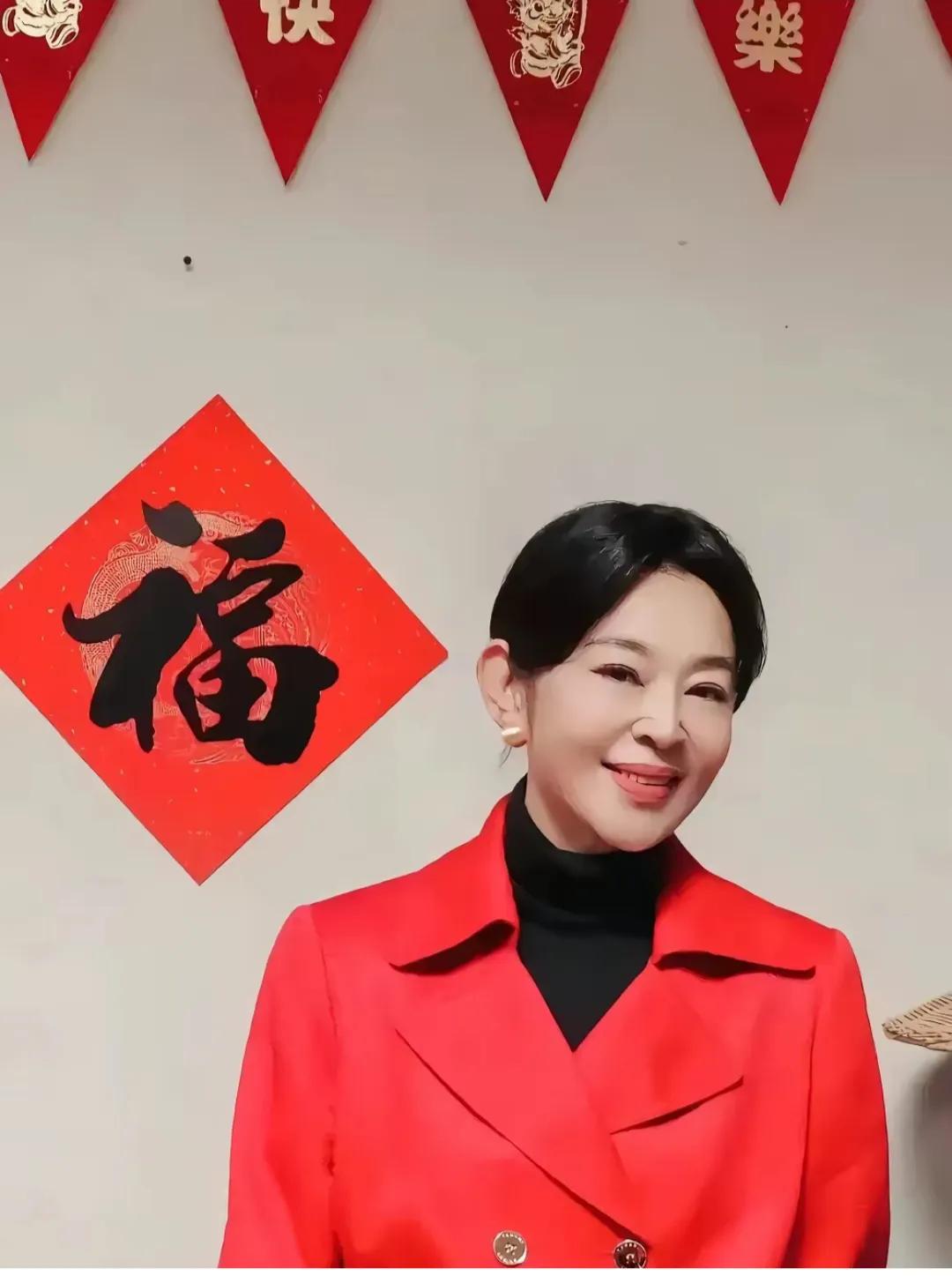 倪萍这是整容了吗？好看还是不好看？#倪萍是否整容# #如何评价倪萍# #倪萍近况