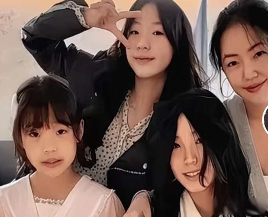 大S走了，妈妈骂小S不孝，网友吵翻了
大S在韩国走后，她妈妈徐金玉没哭多久，就写