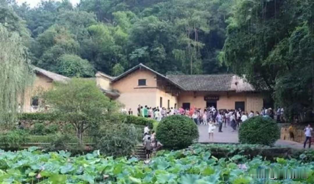 因为随着历史的验证，人们愈发的感受到毛泽东思想的正确性、伟大性；随着时间的流逝，