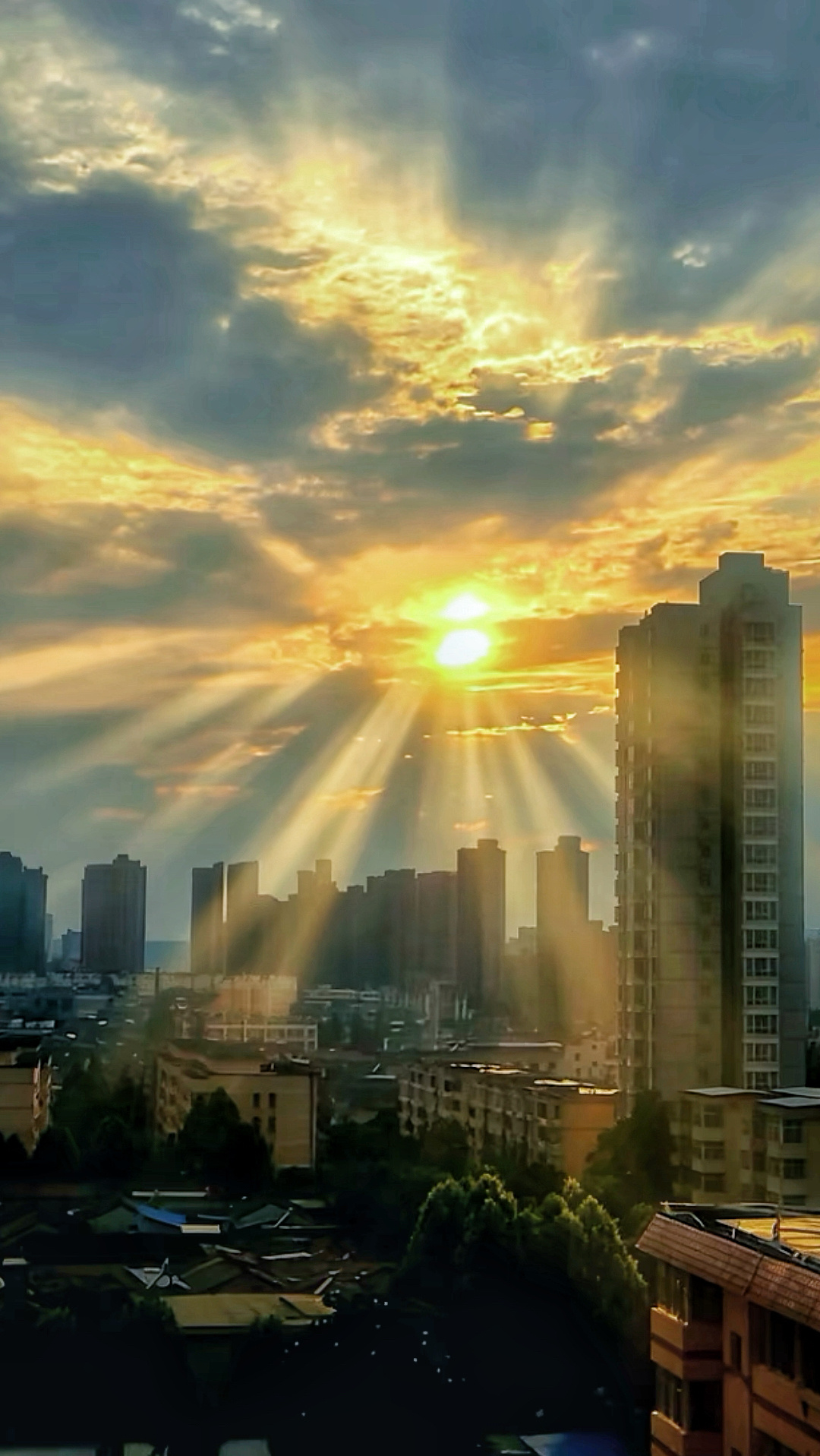 太阳每天升起的意义，是开始，是希望，是既往不咎，是来日方长。 