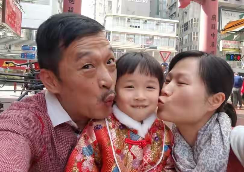 TVB“御用烂仔”演员游飚去世，最伤心的人莫过于他的妻女

游飚的妻子漂亮大方，