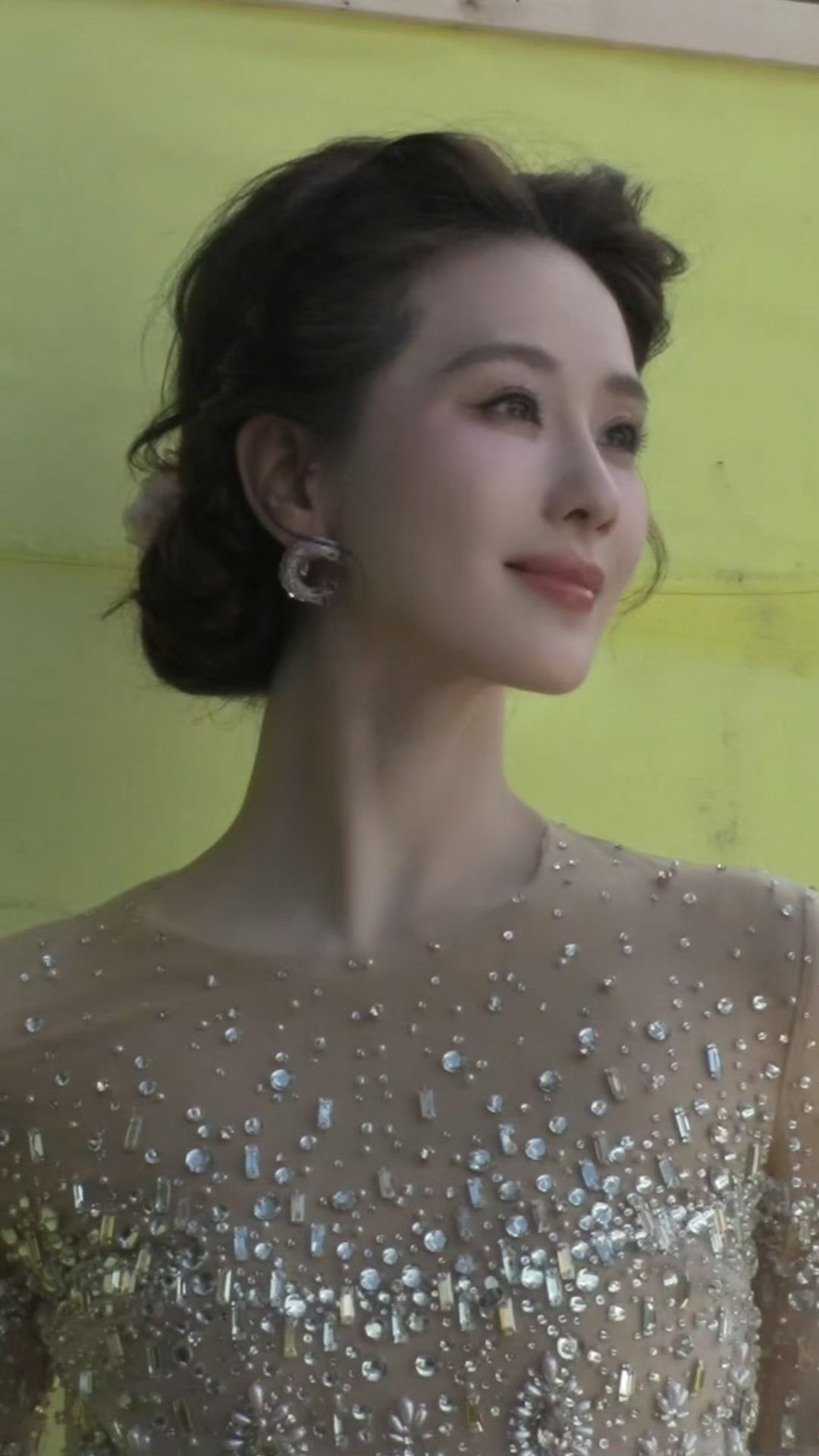 参加喜宴，沾沾喜气，妈妈今天还过生日来自刘诗诗2026VOGUE 