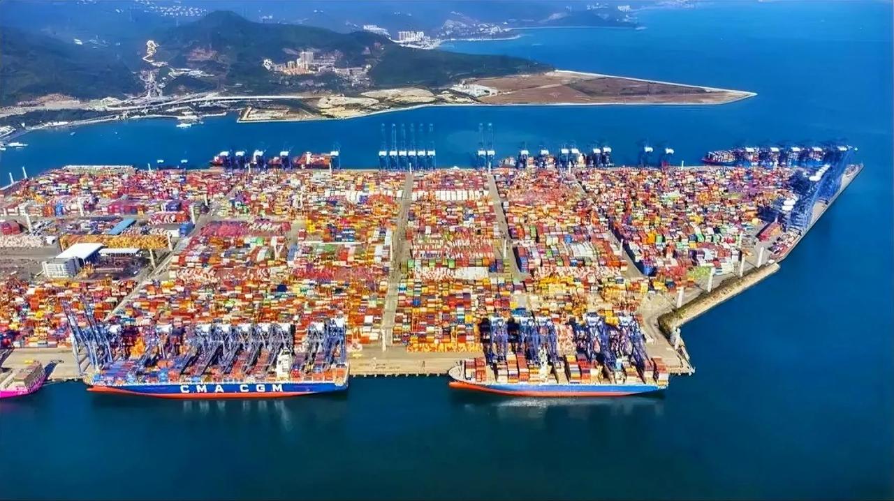 2023年前三季度——
全国出口：17.6万亿元，同比增长0.6%；
上海出口：
