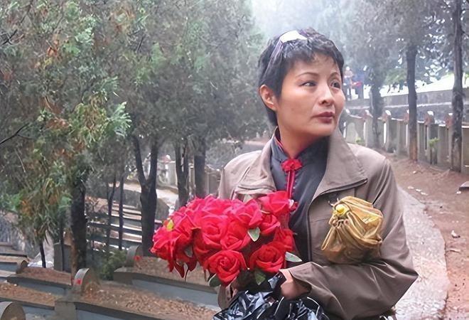 1984年，老山前线，17岁的战士赵勇，对18岁的女医务兵谢楠说到：“姐，你看能