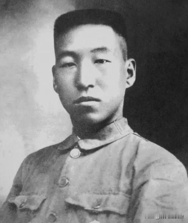 军统特工被枪决，抗日名将痛哭：杀错了！他本是黄埔同窗，曾给中共送40银元
 
1