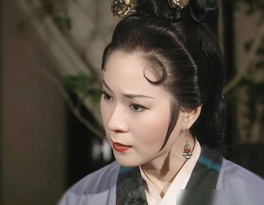 小时候看神雕，真觉得黄蓉这人不行，太有心计，处处为难杨过。
 
现在回过头来看，