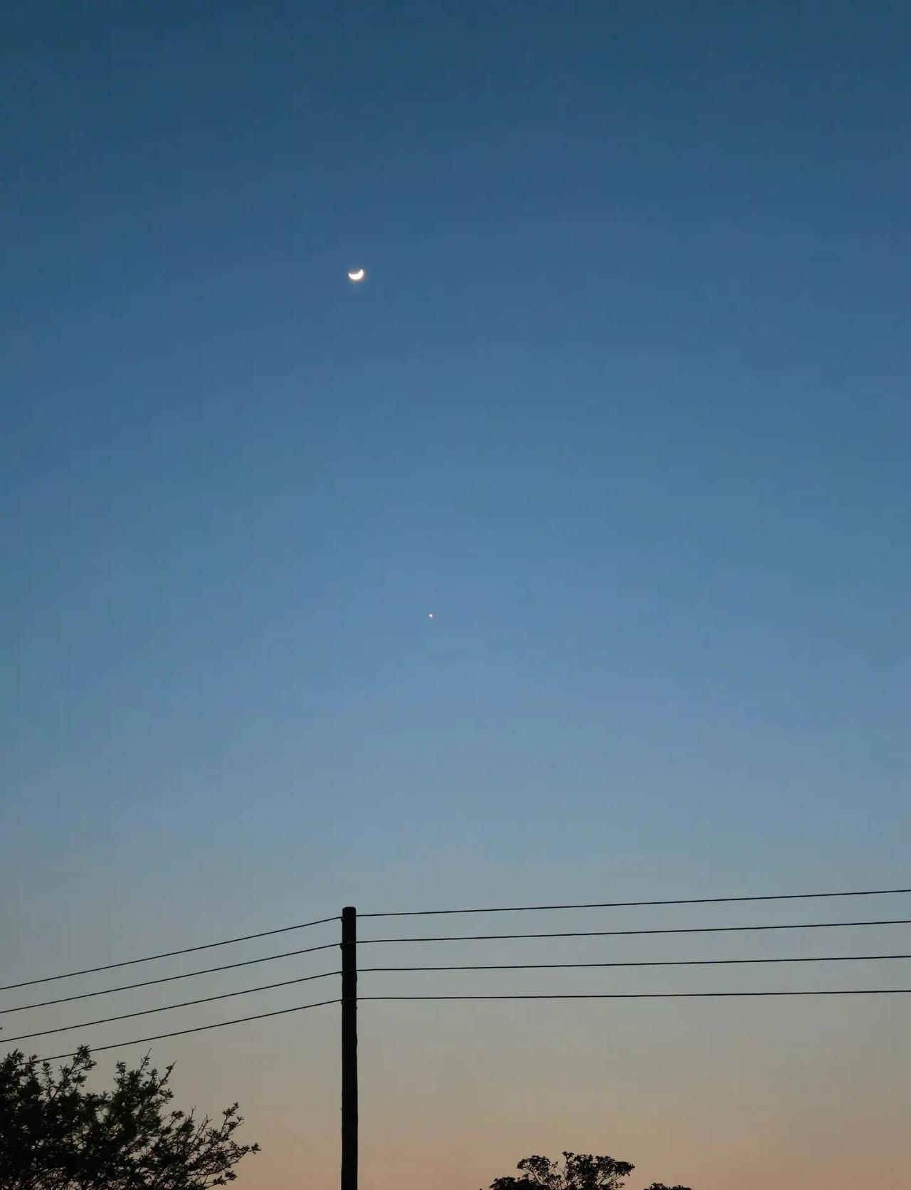 赞比亚的夜晚抬头就能看到星星✨。赞比亚 之前赞比亚发生过债务违约，每年大部分财政