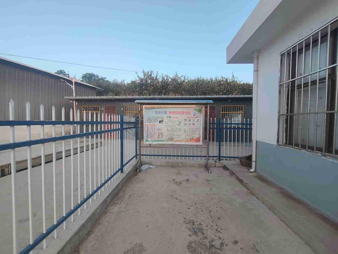 我的今日状态：😁轻松愉快
我这里的天气：☀️晴天
你无法决定外界是晴是雨，但你