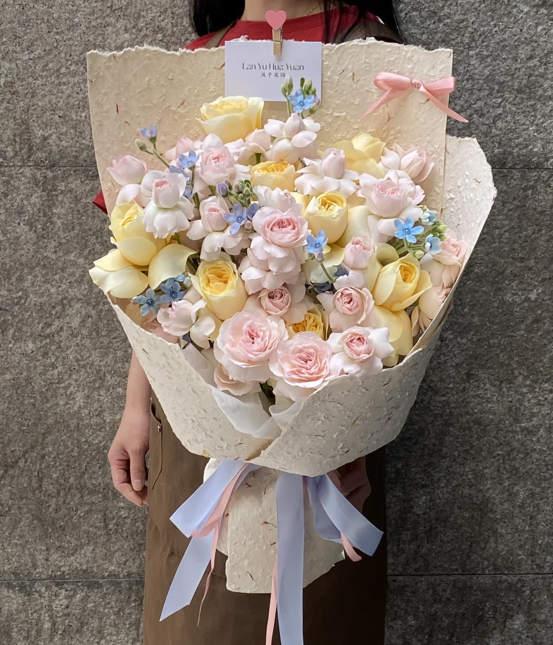 送往北京工业大学的仙子之吻&奶油杯&蓝星花