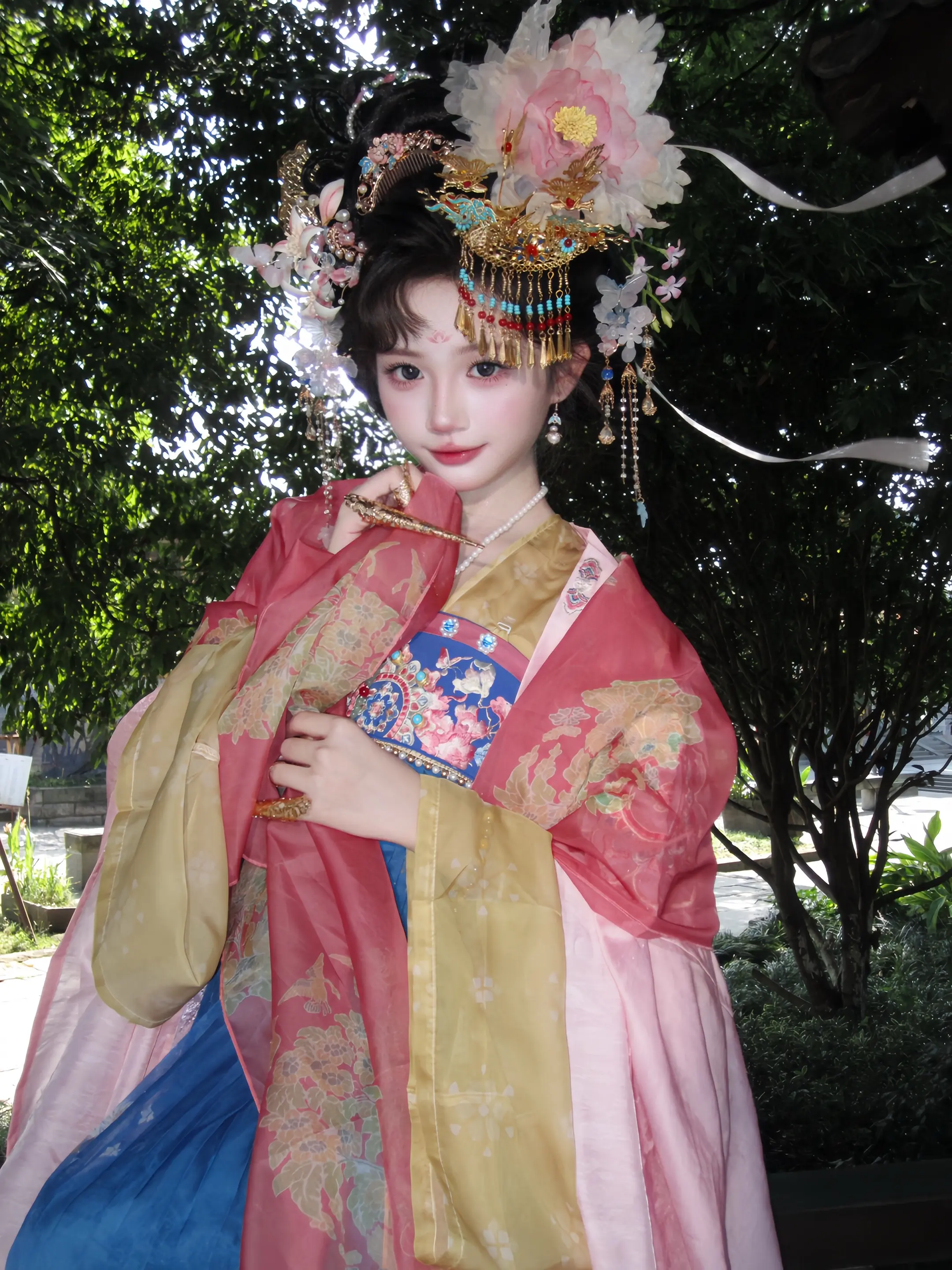 落花有意随流水，流水无心恋落花