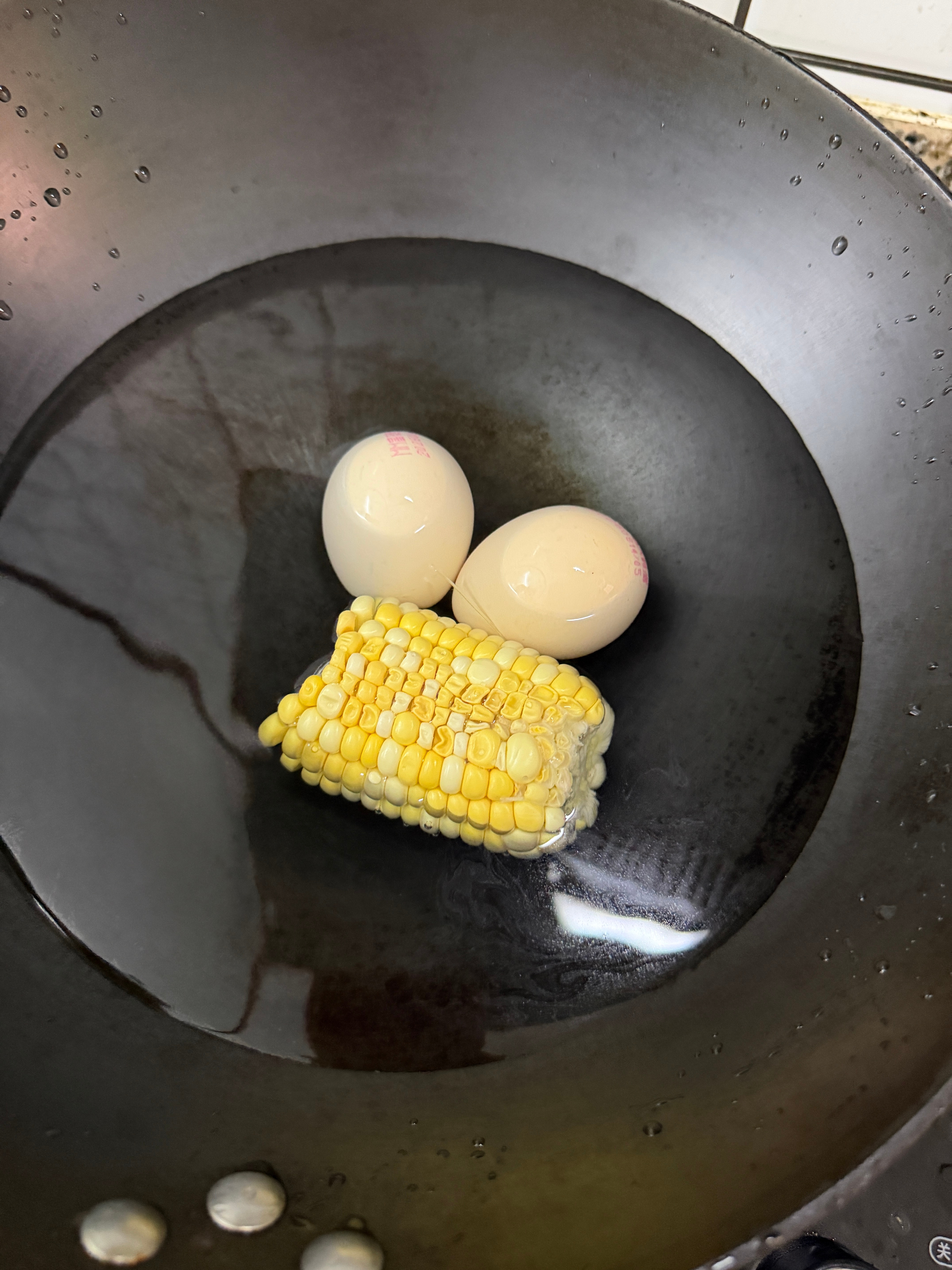 鸡蛋玉米，你们会这样煮吗 ​​​