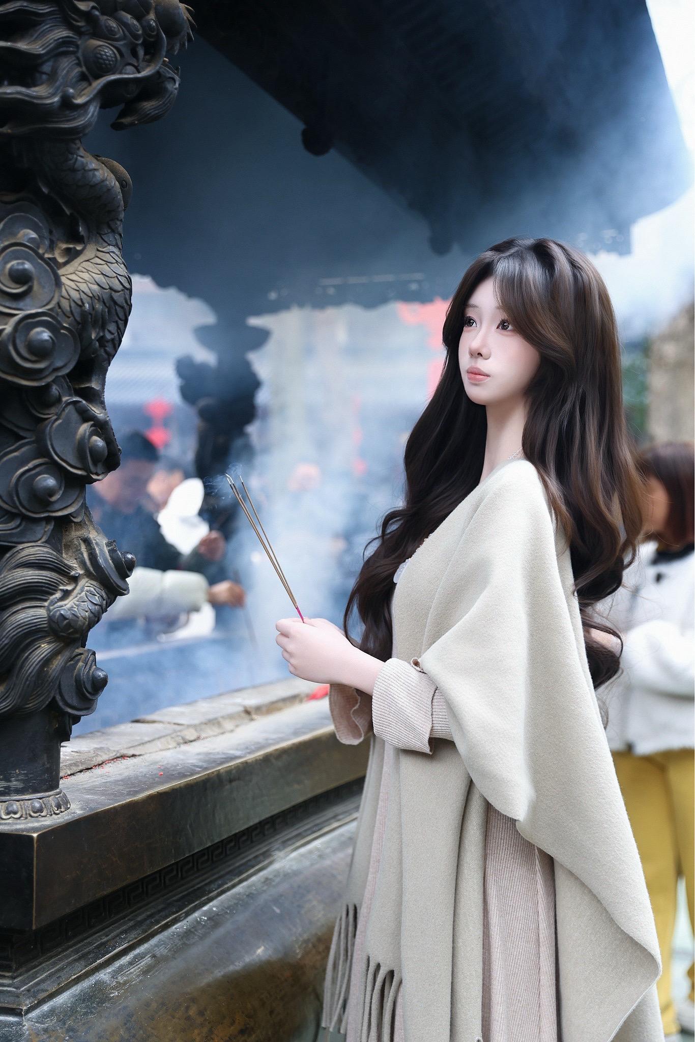 愿佛偏爱 一切从欢。