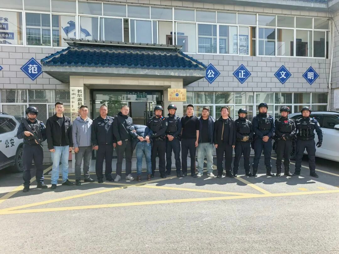 【#25年前抢劫杀害出租车司机嫌疑人被抓#】 #男子抢劫杀害出租车司机潜逃25年