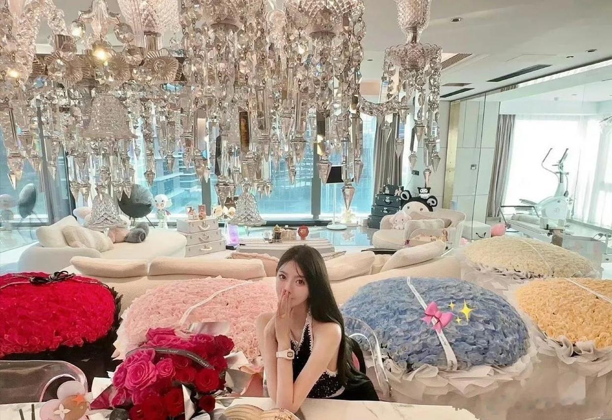大家还记得当年叶珂晒照，满屋子都是玫瑰花。先不说买得起不，就问真有人一下子送这么