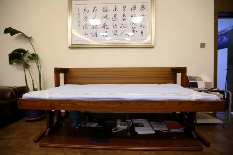 睡觉简直是人世间最幸福的事儿:

身体放松的摊在床上进入梦乡，醒来后，疲惫不见了