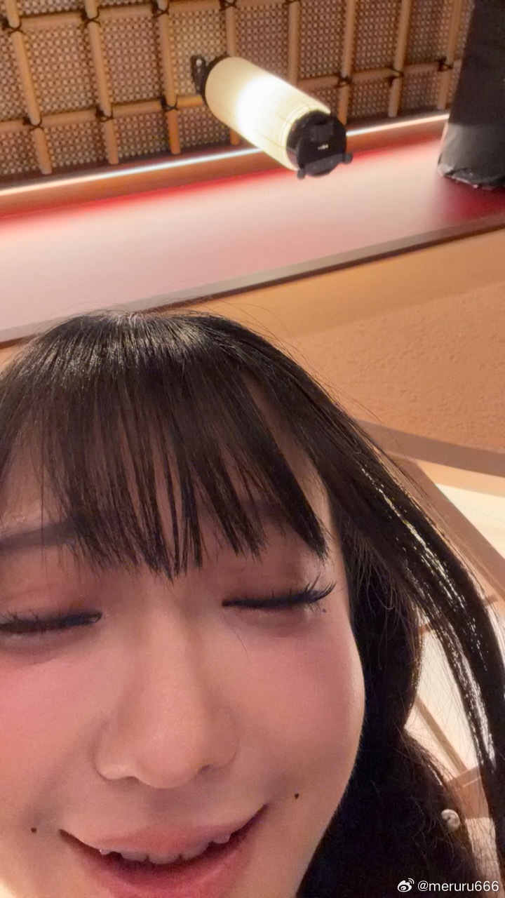 买错袜子了。好那个啊。我的腿一直在发光 ​​​