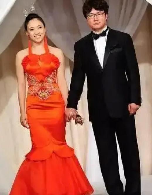 2012年，演员白静在北京望京的母亲家中被丈夫周成海连捅数刀身亡，周成海随后自杀