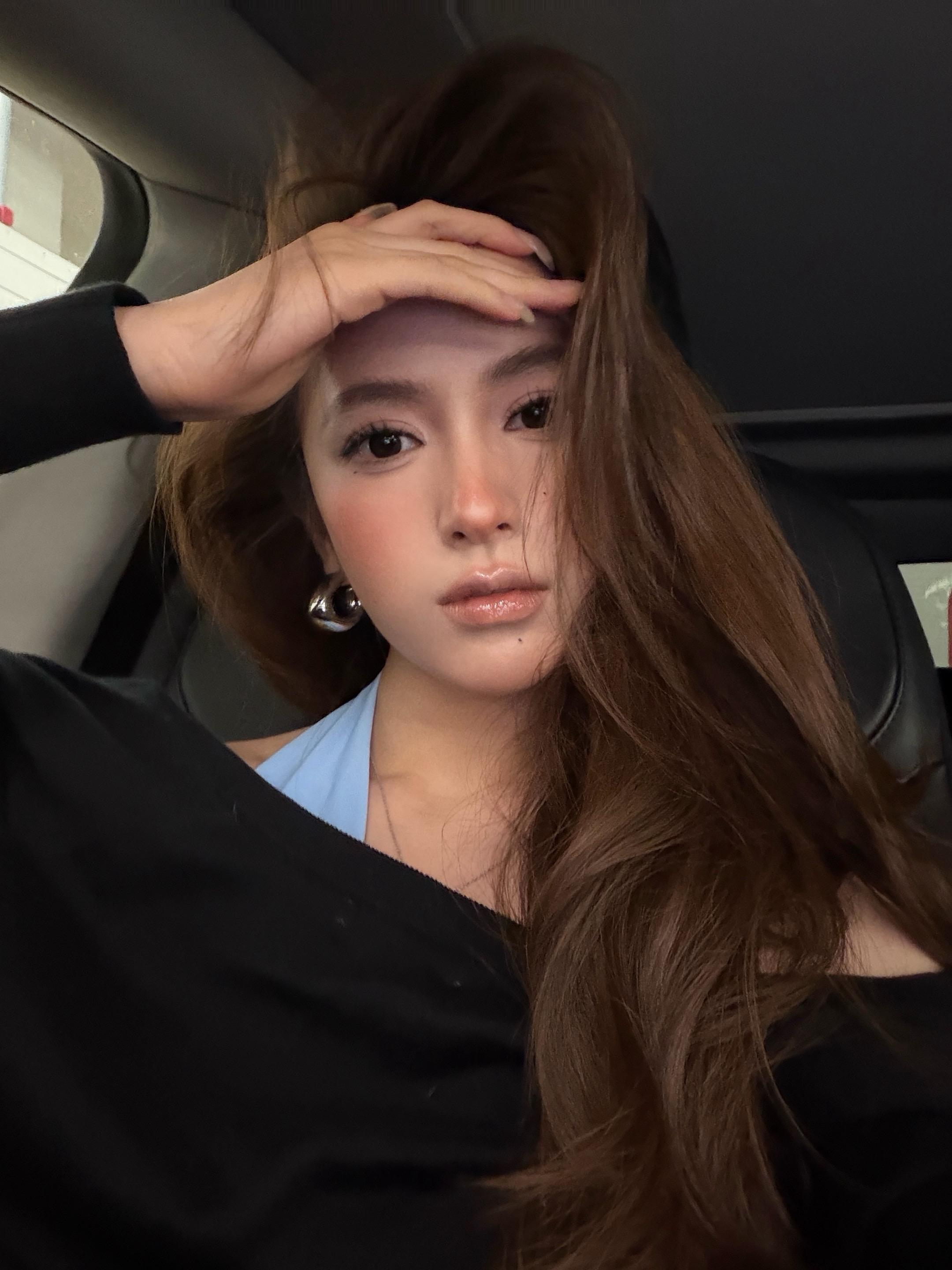 魅力大女孩在洛杉矶幸福的独游时刻！
