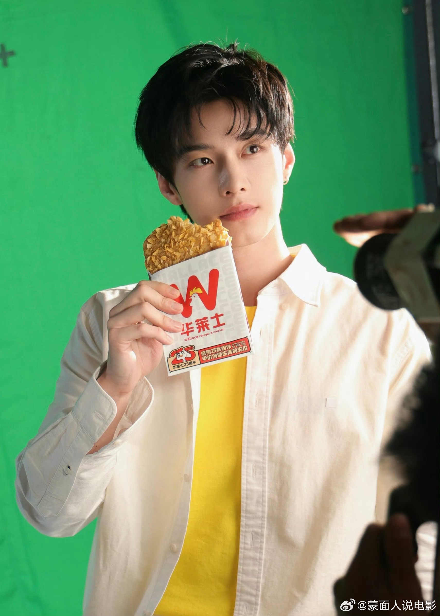 何与薯香鸡排夯爆了  【华莱士✖️乐事何与｜薯香脆浪鸡排，一口治愈一天】华莱士与