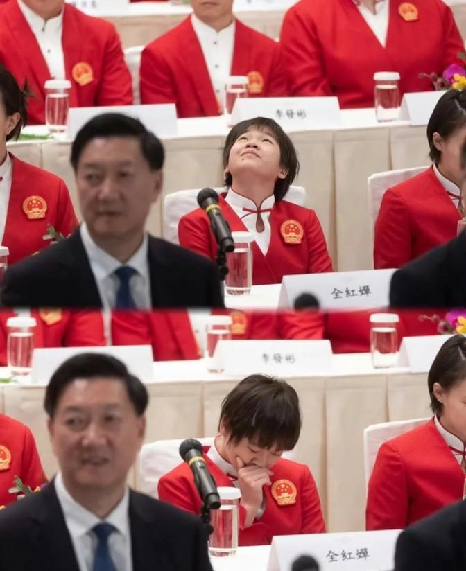 婵宝，偶像里的“一股清流”，困了就抓头发，真实得让人意外。这偶像，怎么跟我们平时