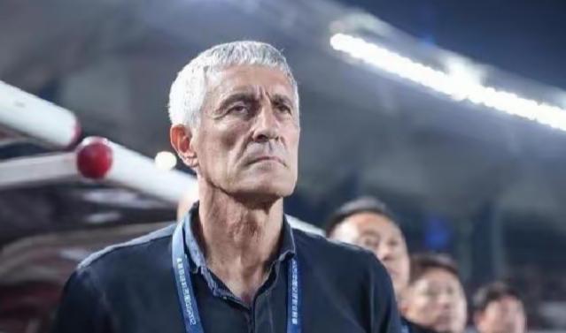 北京国安主帅塞蒂恩下课！
据记者赵宇在个人微博透露，北京国安主帅塞蒂恩已经下课。