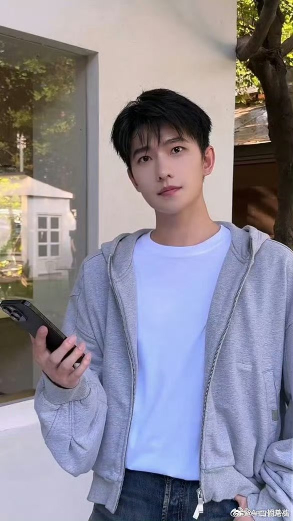 杨洋还没原谅青春文学吗这不就是理想中的邻家哥哥嘛，气质也太舒服了反复循环看，我的