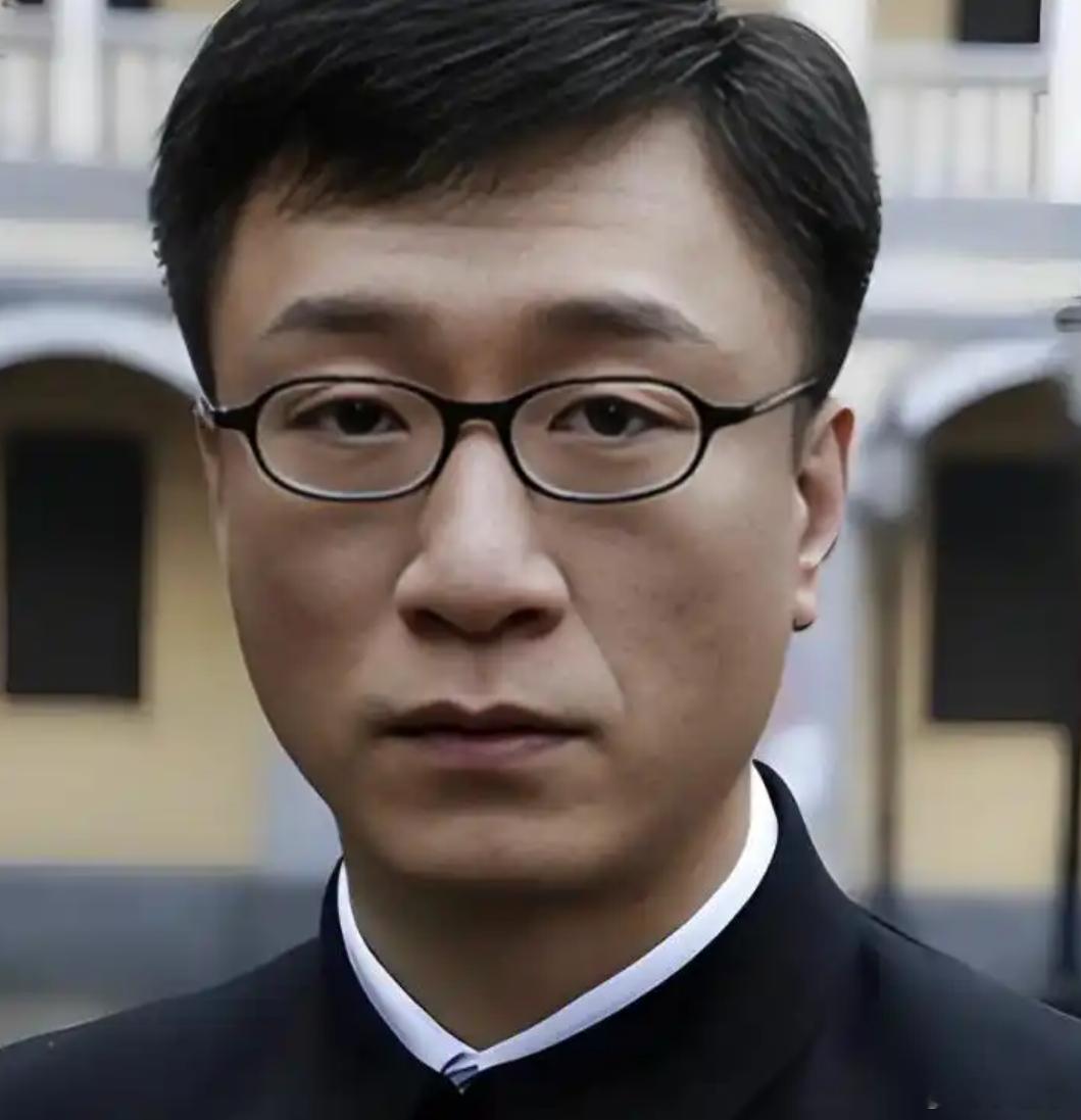 孙红雷新座驾泰钽700上市了 这条不是广告，单纯是为了红雷哥这张照片发的，哈哈哈