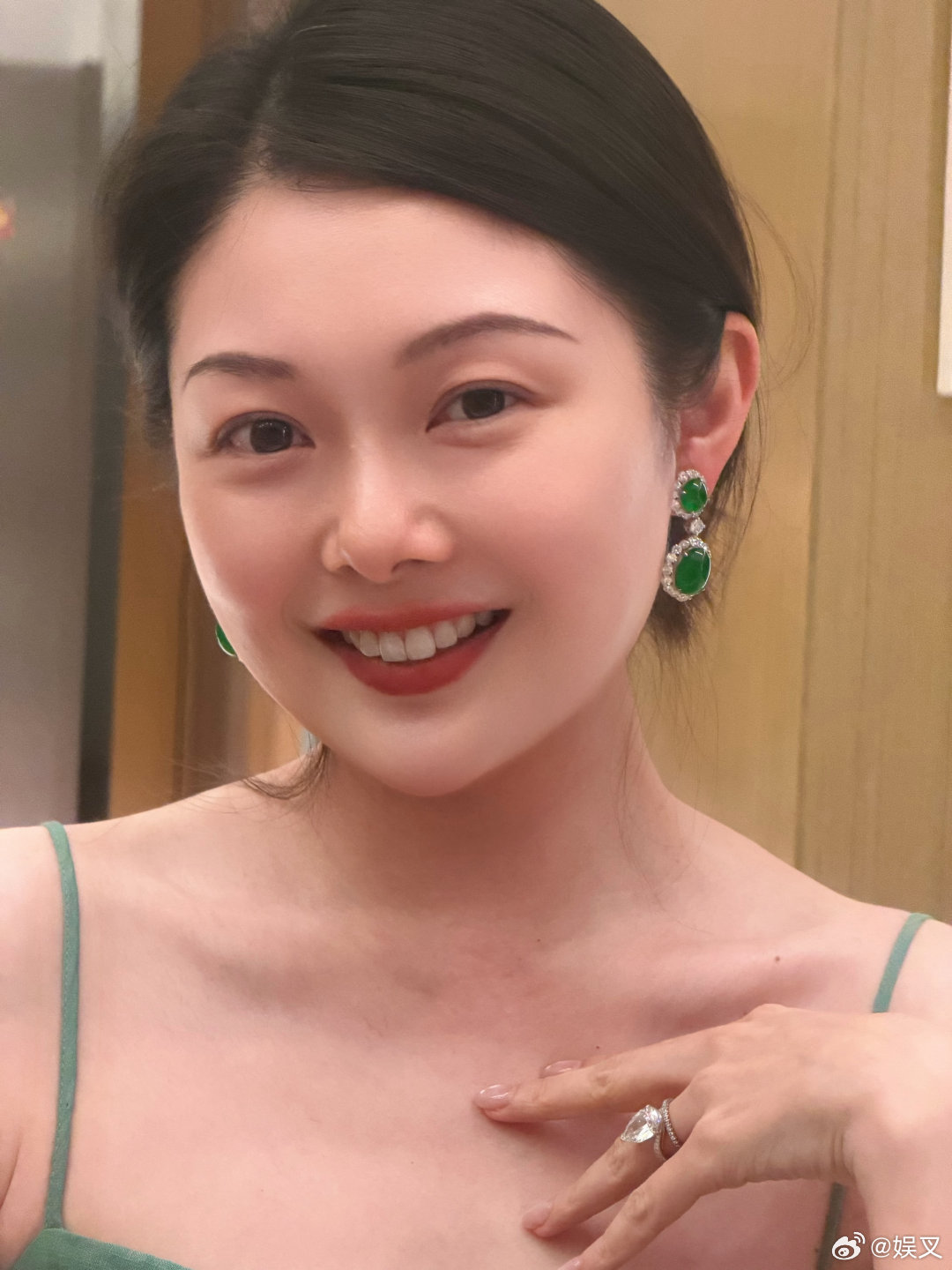 晚晚拒绝客串于正的戏 于正晒出晚晚为自己创作的画作，不少网友顺势提议邀请她客串新