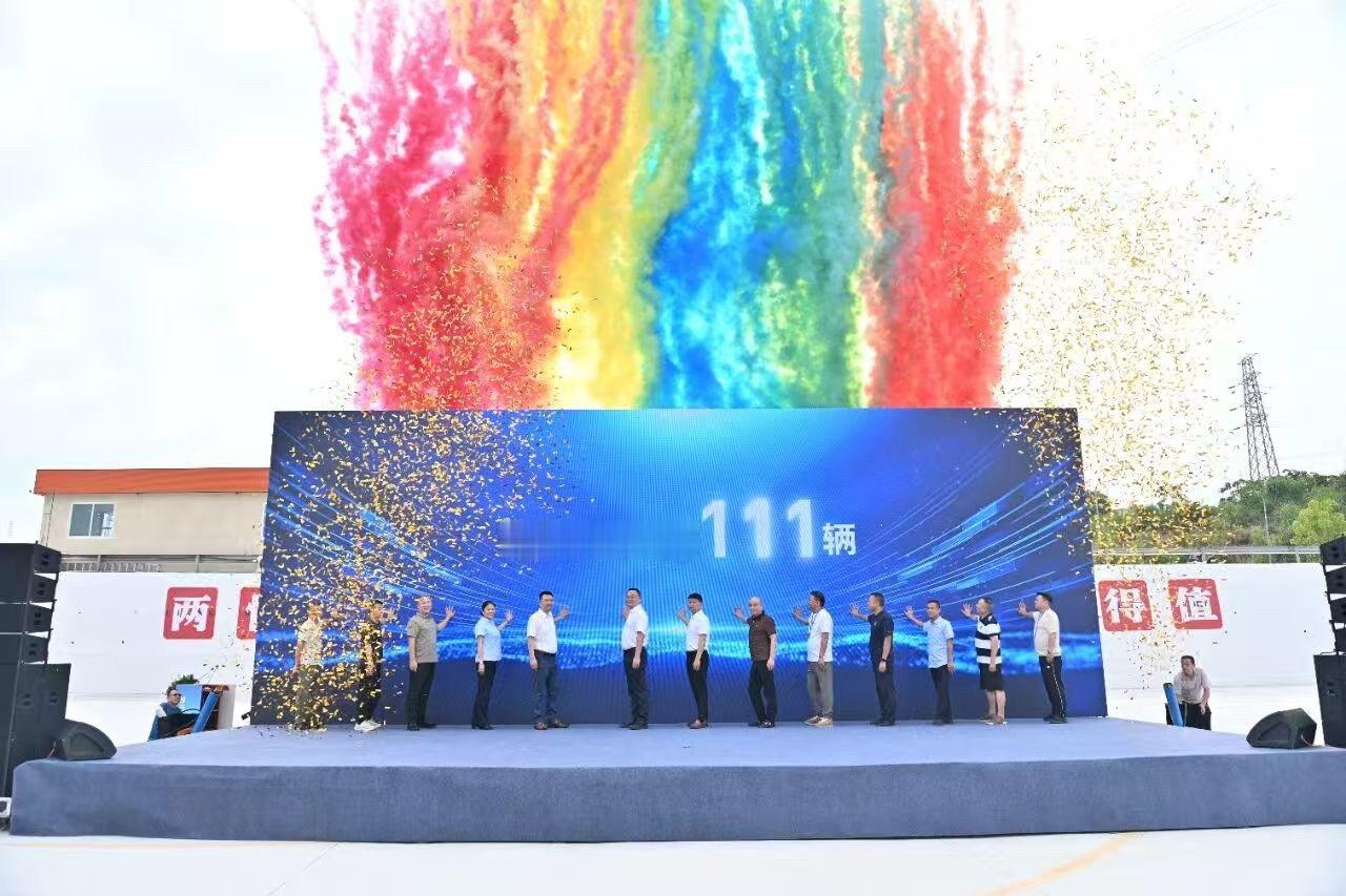 7月18日，东风富康e爱丽舍新能源考试车批量交付仪式在重庆圆满举行。本次共计交付