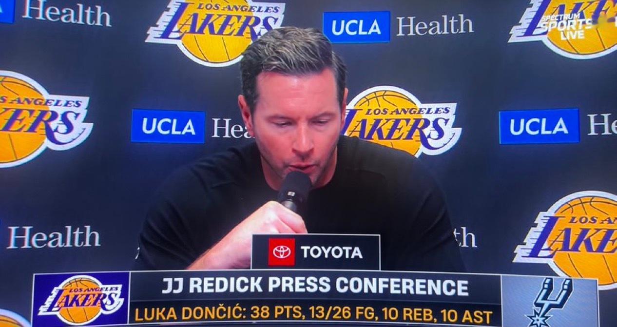 雷迪克谈东契奇是目前全明星投票第一名：“他早已确立了自己全球巨星的地位，多年来一