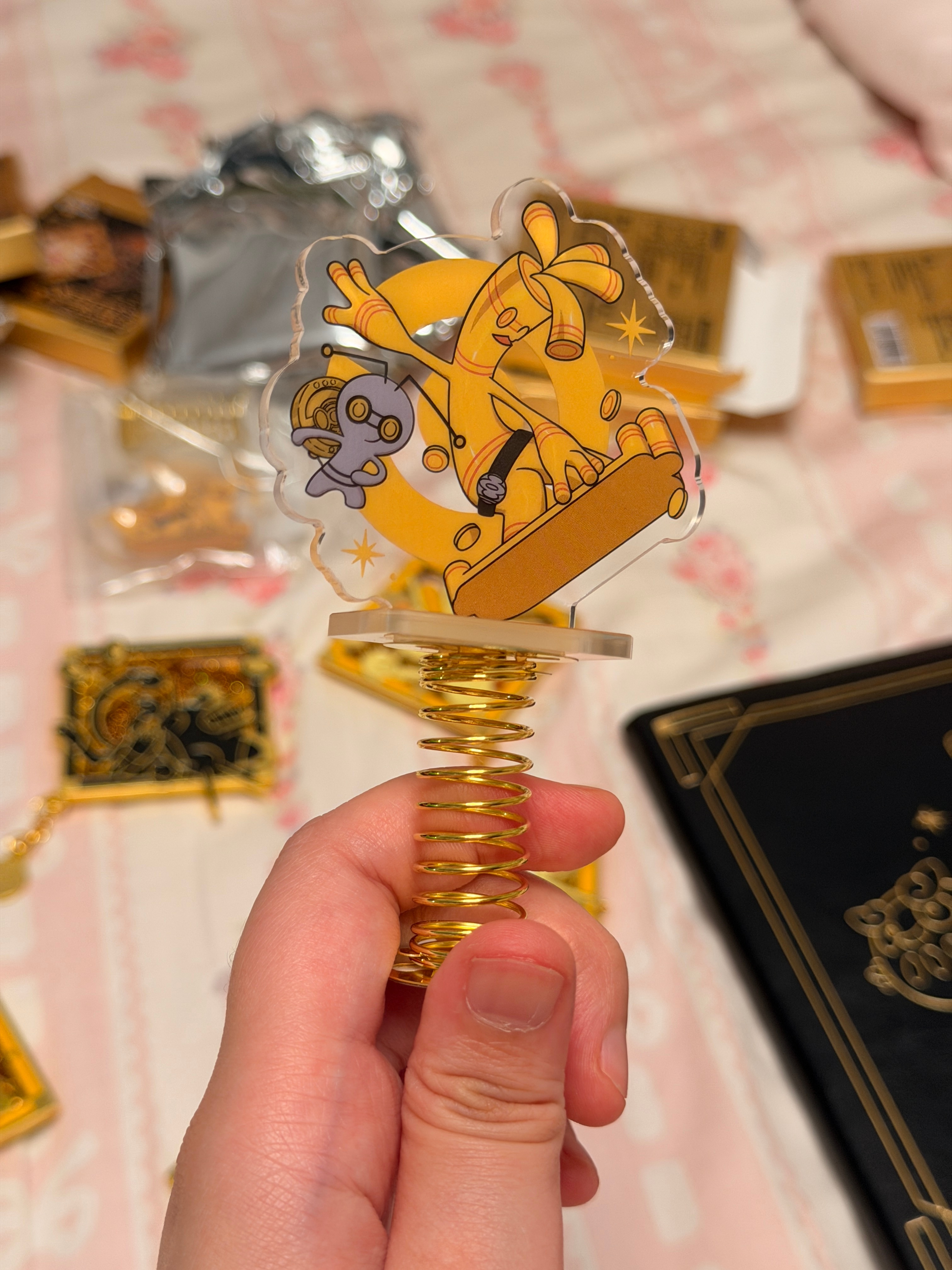 北京这次的黑金限定夯爆了收到友人的快递感觉重量不对劲  拆开发现还有一台时光机?