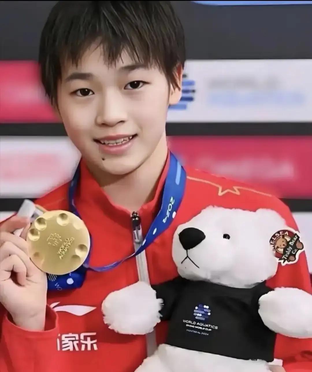 她不给亲哥直播间站台，却给对手刷了500块礼物。
 
国家体育总局刚发文，现役运