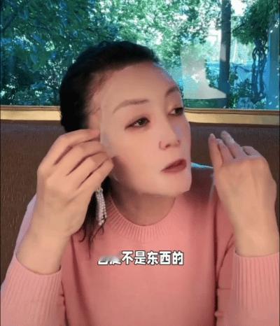 #张兰怼一路繁花节目组# 张兰直播时怼《一路繁花》节目组，节目还没播呢，这就开始