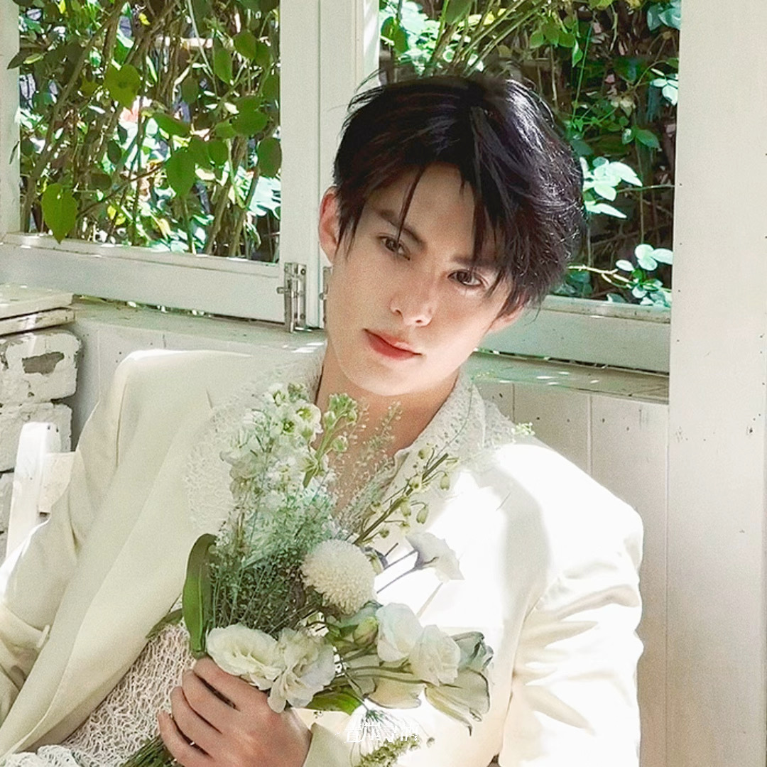 这哪是生日和寿星啊，这简直是婚礼和新郎🥺✨💐 