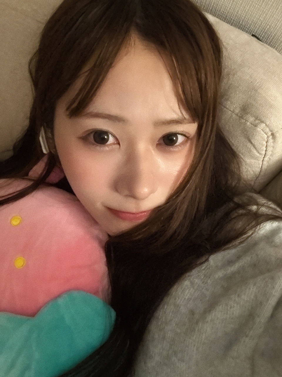 石塚瑶季「今日は雨でしたね~傘を持っていくの忘れちゃって小走りで走ったよ！！昨日