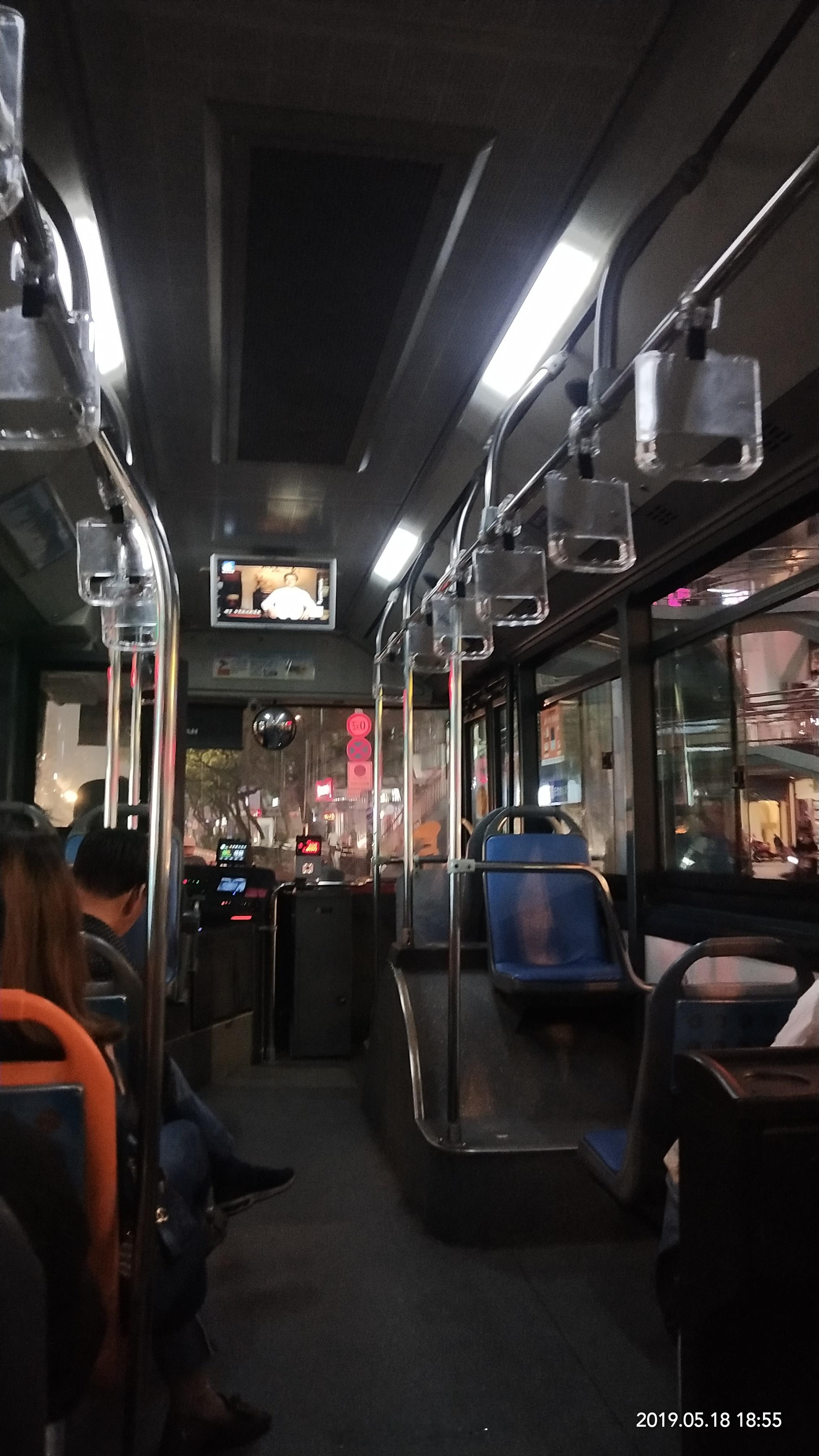 “他们不是走出了时间，而是住进了时间。”那一刻，心绪忽然被轻轻接住了。原来，人死