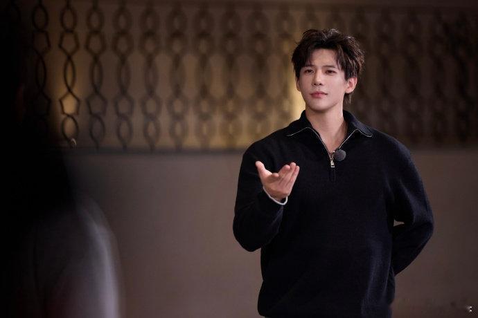 不管你是谁快从王安宇身上下来王安宇你把高冷人设捡回来啊！自封棍哥还敢跟沈腾互怼，