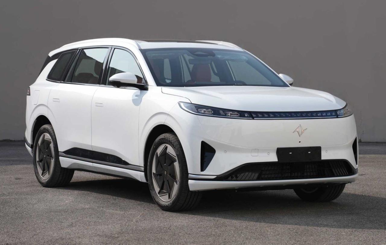 【新车丨新能源】近日，笔者从工信部网站了解到了东风乘用车全新SUV—eπ008的