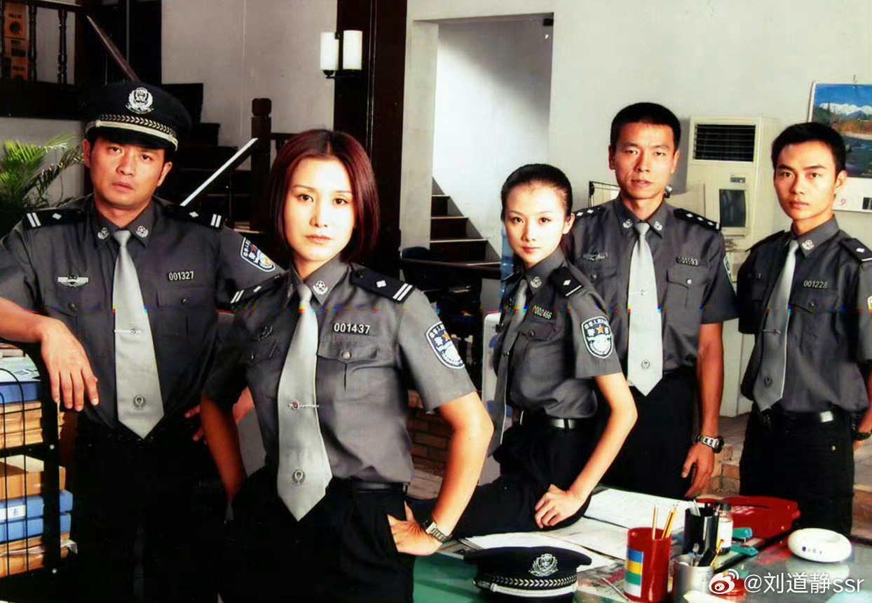 我小时候太爱看重案六组了！当时就坐在电视机📺面前等着～边吃饭边看不知道有没有家