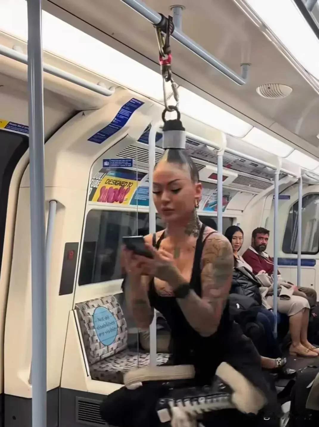 地铁上看到的，有座不坐是为了健身吗？