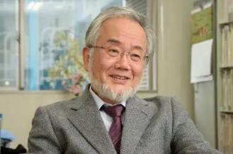 日本生物学家大隅良典因为发现了饿肚子时身体靠“吃掉”受损细胞来自我清理的机制拿了