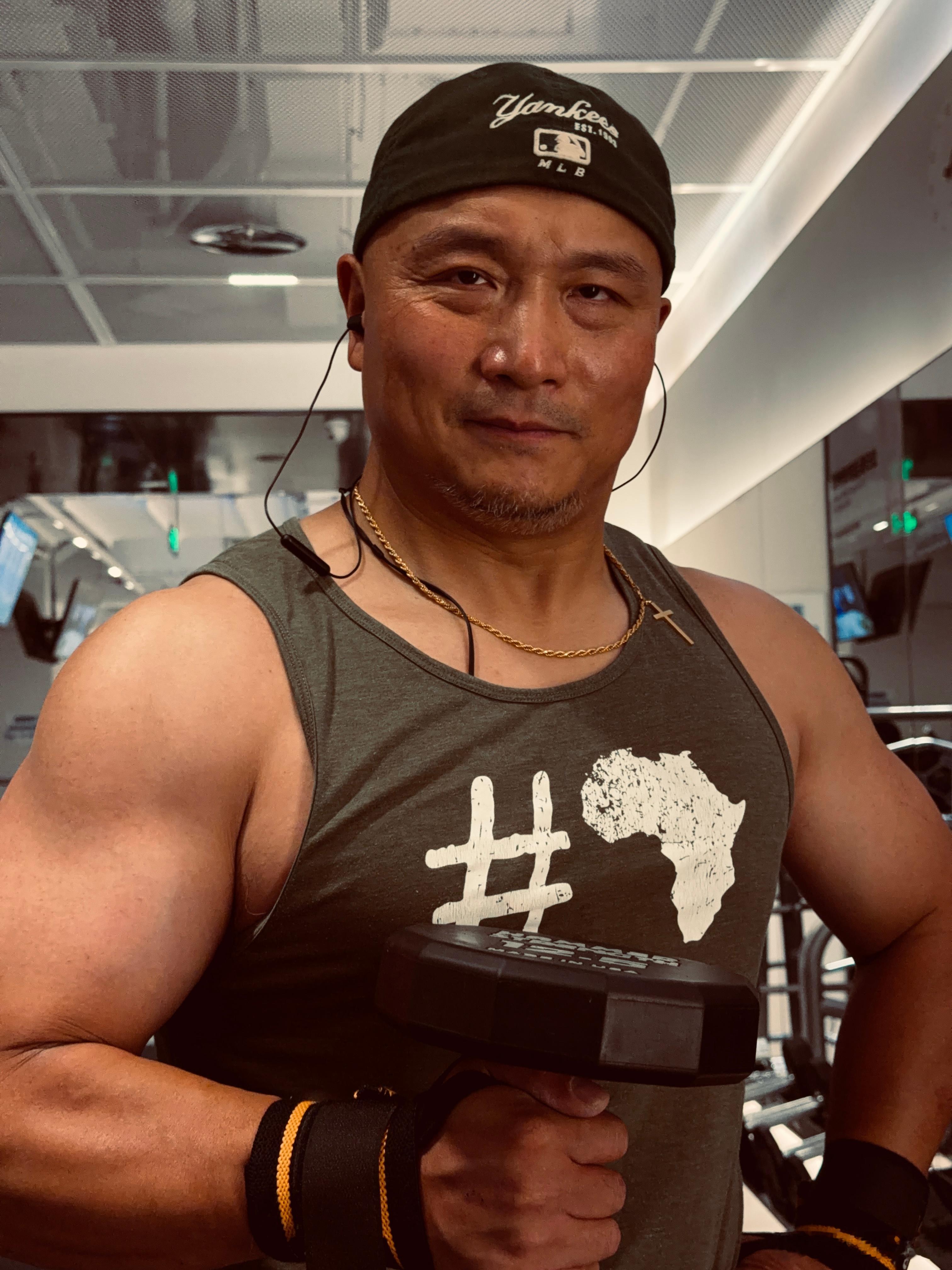 十年前在南非买的背心还能穿。你还能穿上十年前的衣服嘛？运动[超话]聊一毛钱的 ​