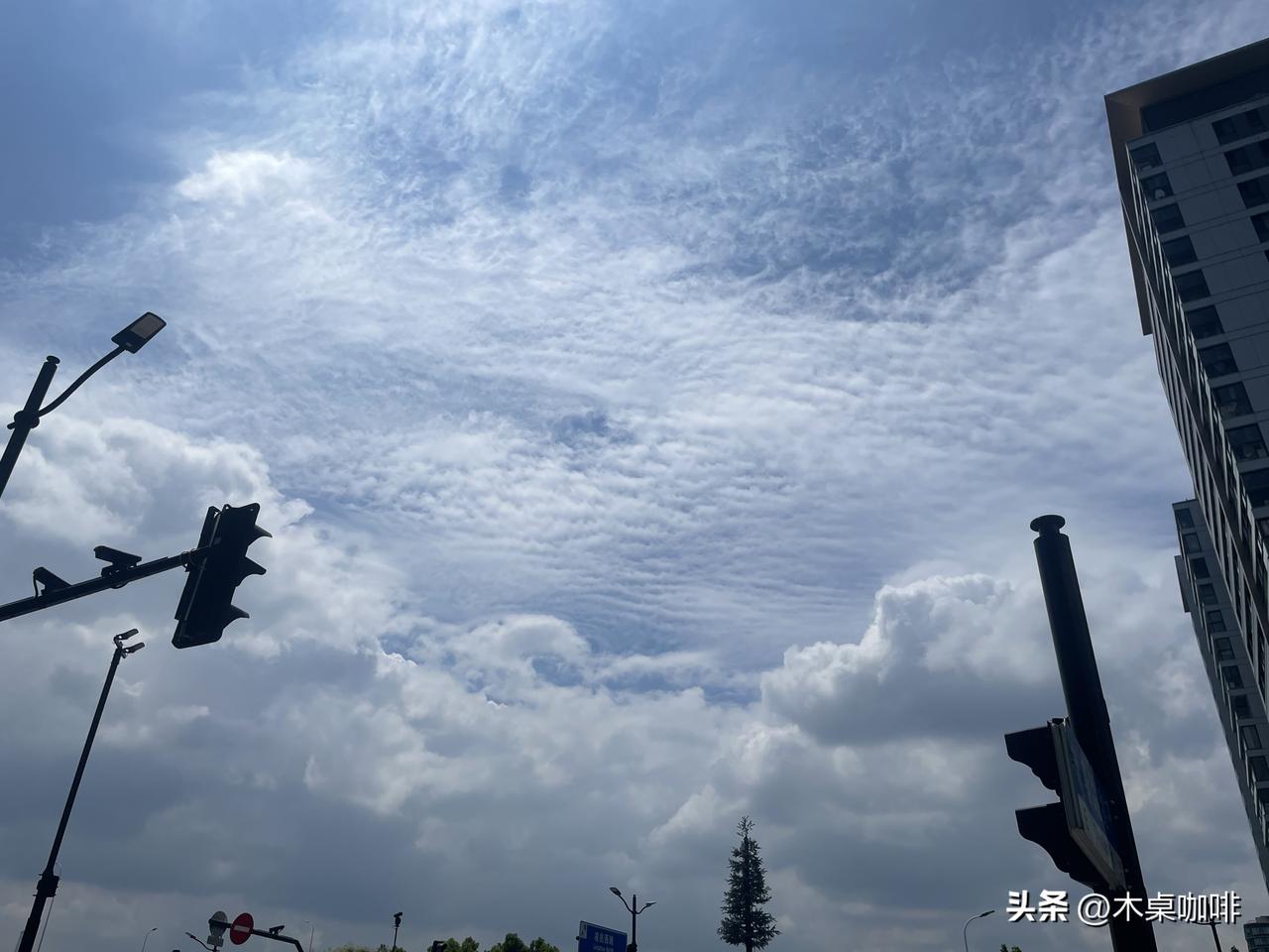 前滩的云冠绝上海