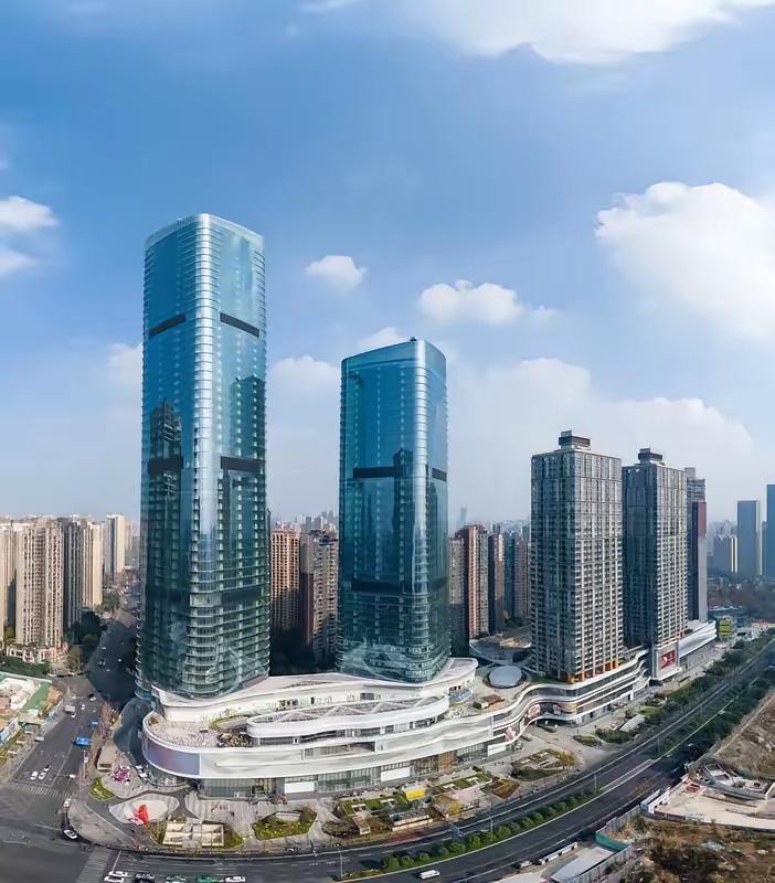 以后房地惨的发展趋势肯定是现房出售，现在全国普普通通的房子，大众海景房到处都是，