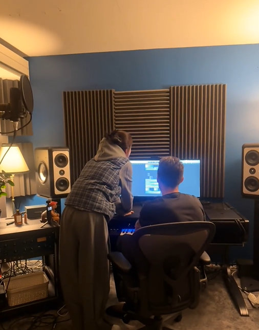 虞书欣在准备新歌虞书欣准备新歌live 欣欣子是在准备新歌吗！！啊啊啊期待~虞书